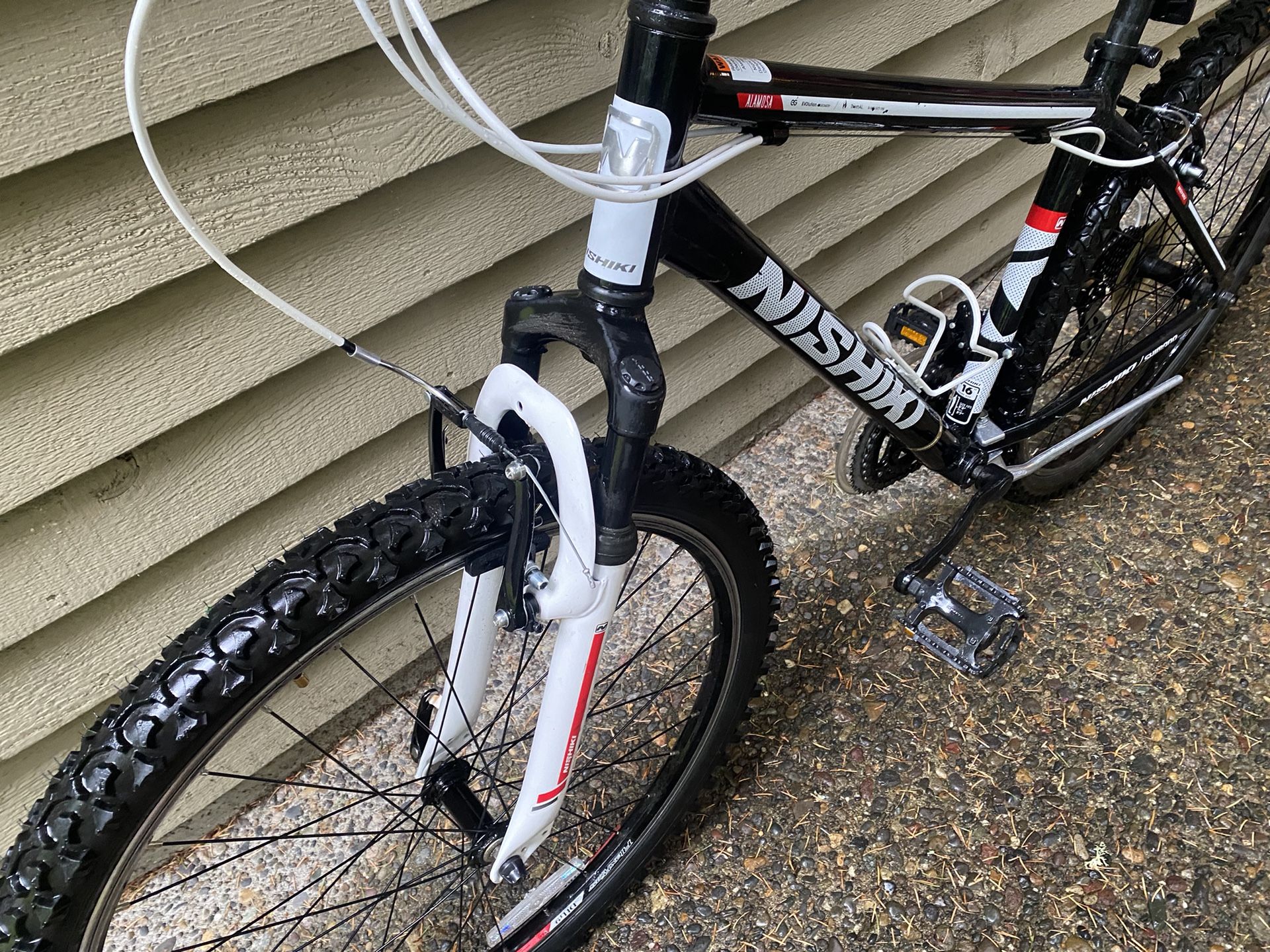 Nishiki Alamosa Small Frame 21-Speed Mountain Bike (16