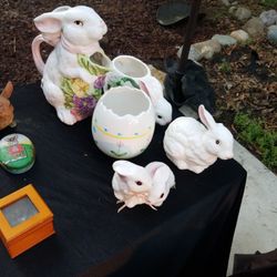 Collectible Bunny Set 