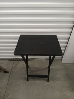 Folding table