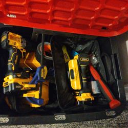 DeWalt 20V MAX Atomic Tool Set – Drill, Impact, Batteries & Charger