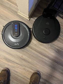 2 vacuum robots