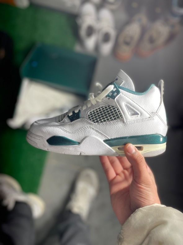 Air Jordan Retro 4’s Oxidized Green Size 5.5