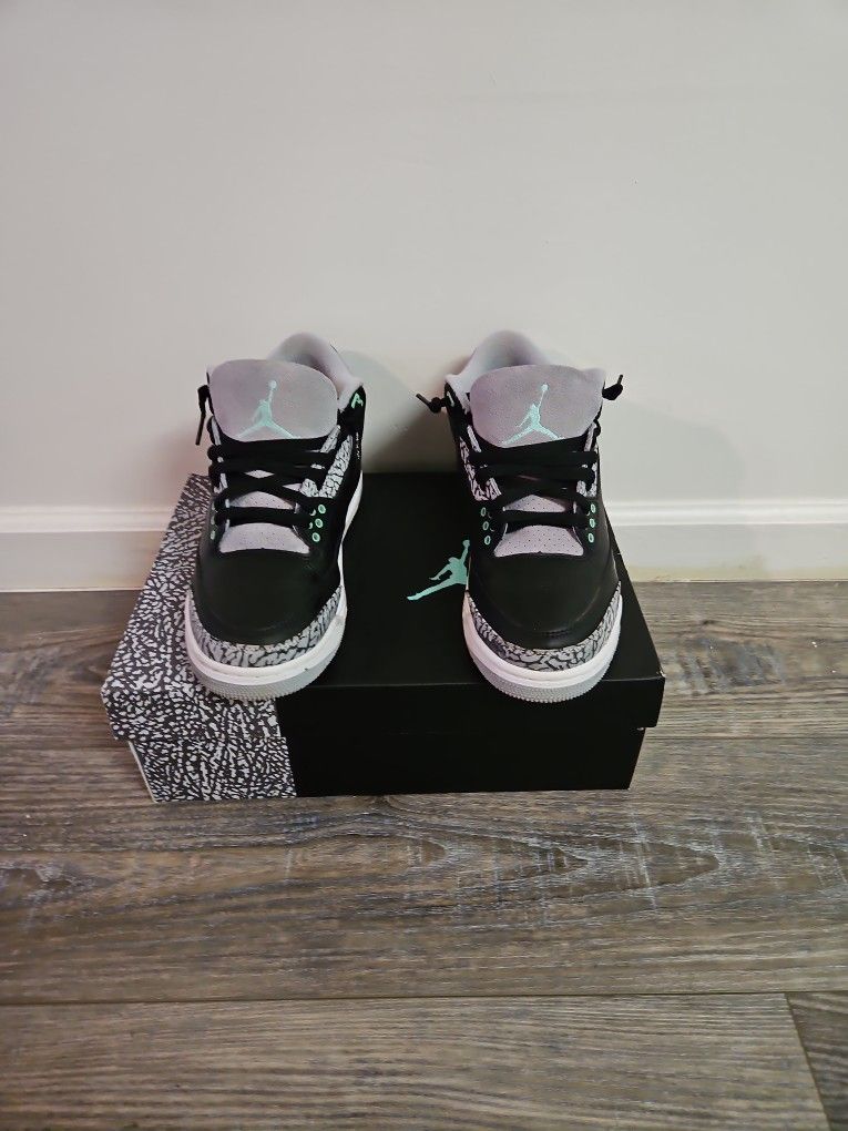 Jordan 3 Green Glow Size 8
