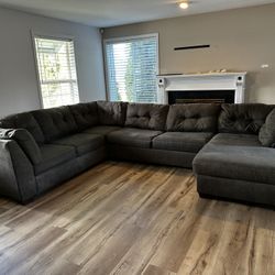 Large SECTIONAL with pullout Full-Size hide-a-bed, PRICED TO GO!! You pickup