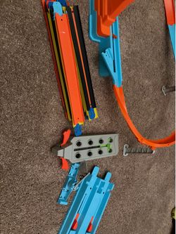 2 Hot wheel tracks and 50 cars