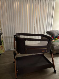 TotRun Bedside Baby Bassinet with Storage
