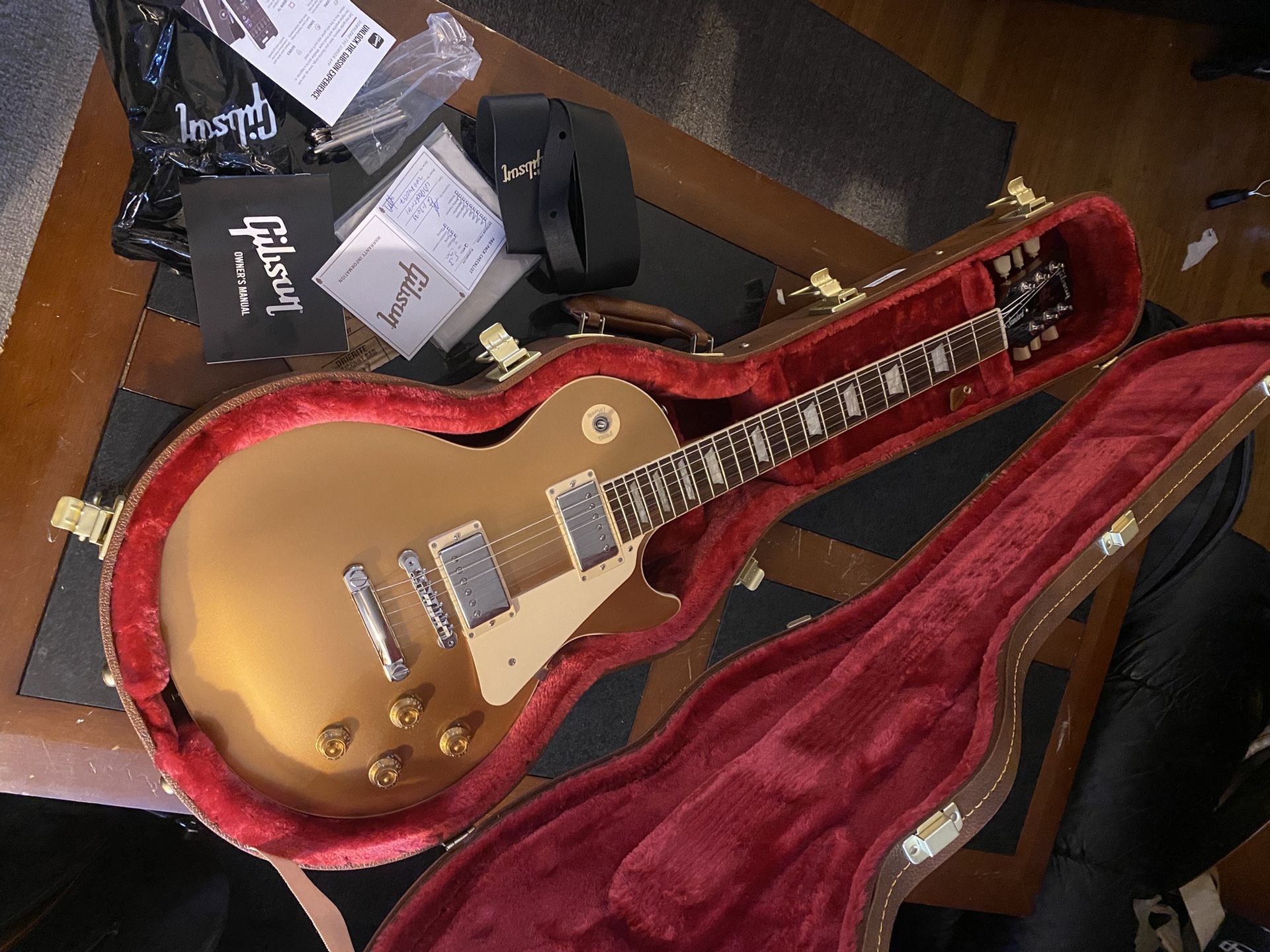 Sunday Special Price. 2024 Les Paul Standard Gold Top