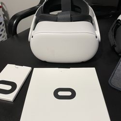 Meta Quest 2 Headset w/ Controllers 
