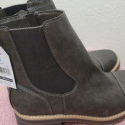 Super cute size 10 womens Memory Foam boots new with tags 