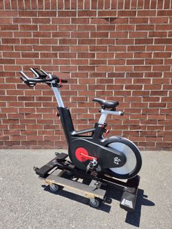 Life Fitness IC5 Spin Bike