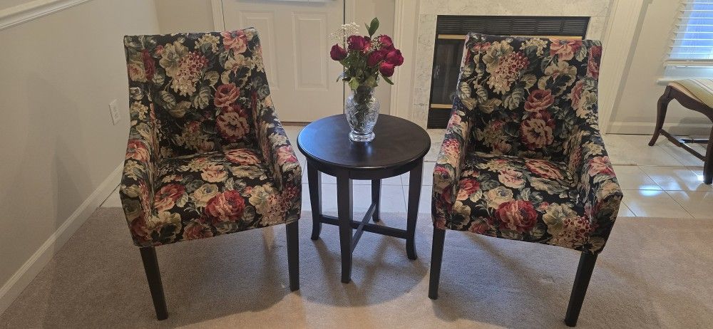 Like New Accent Chair Set