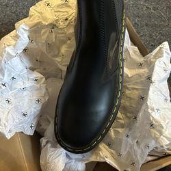 Dr MARTENS