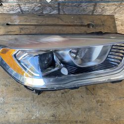 2017,2018,2019 Ford Escape Right Side Headlight