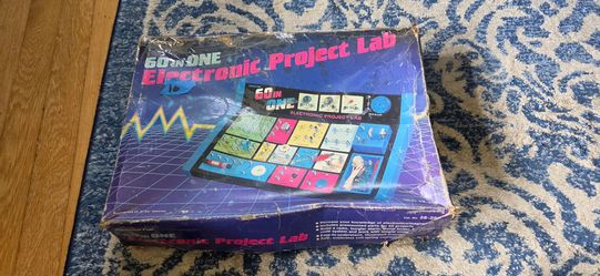 Project lab This is a vintage Science Fair 60-in-1 Electronic Project Lab (Catalog No. 28-256) produ