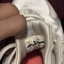 Nike Hurache Size 8 White