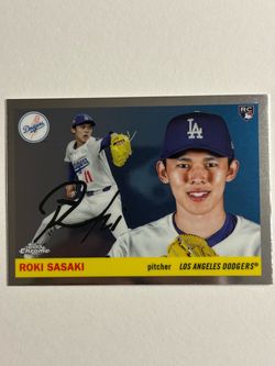 Roki Sasaki Topps Chrome RC Signed Baseball Card