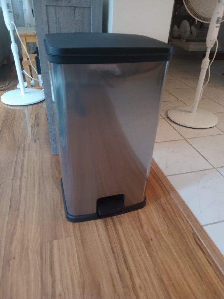13 Gallon Kitchen Step Trash Garbage Can