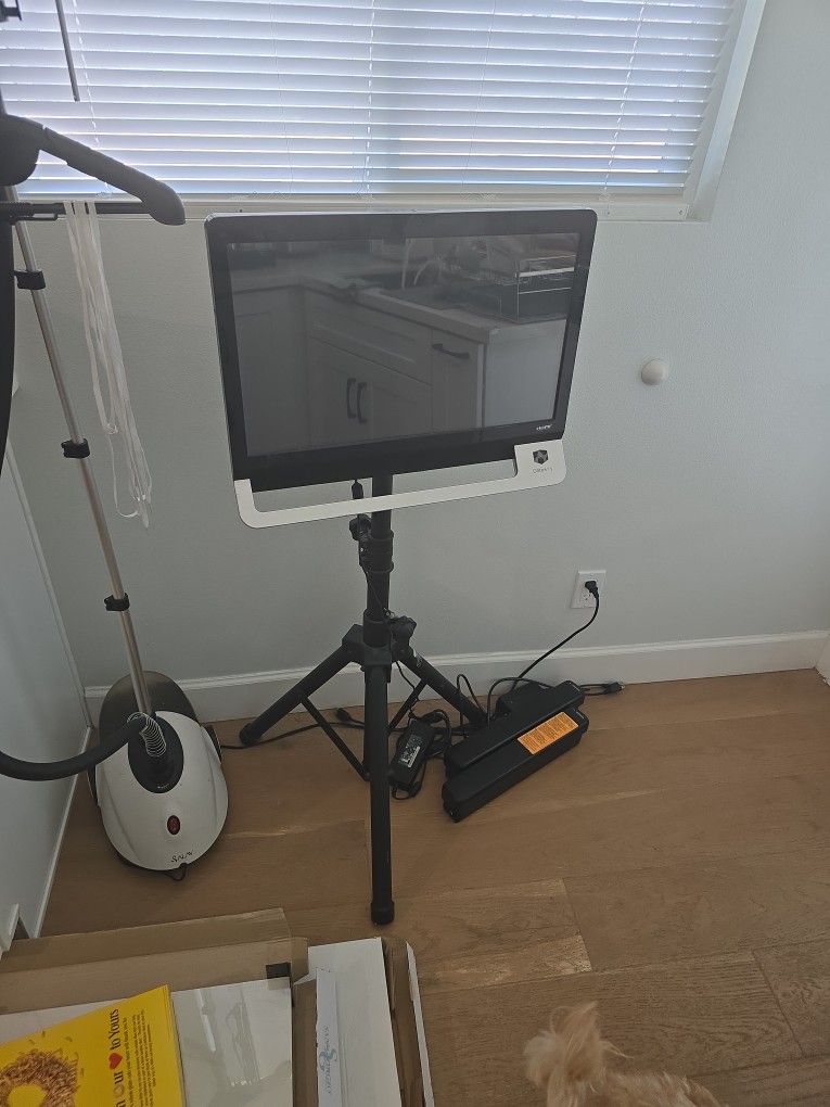 Gateway Touchscreen Computer With Stand 23"
