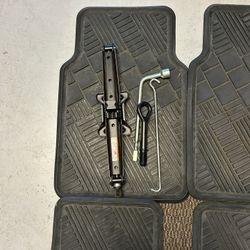 4Rubber Mats And Lift Jack
