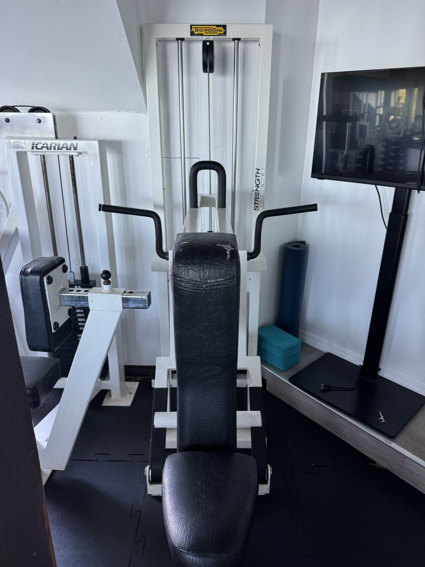 Seated Lat Rowing Machine 