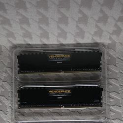 (4 Total) CORSAIR - VENGEANCE LPX 64GB (4x16GB) DDR4 3200MHz C16 UDIMM Desktop Memory - Black