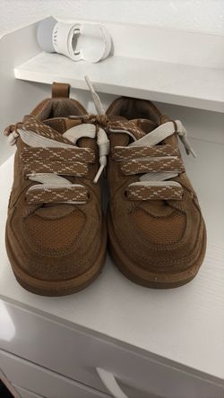 Lo Lowmel uggs good condition chestnut size 6