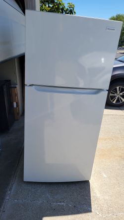 FRIGIDAIRE 30" REFRIGERATOR WORKS GREAT CAN DELIVER ANYWHERE