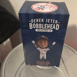 Derek Jeter Bobble head 