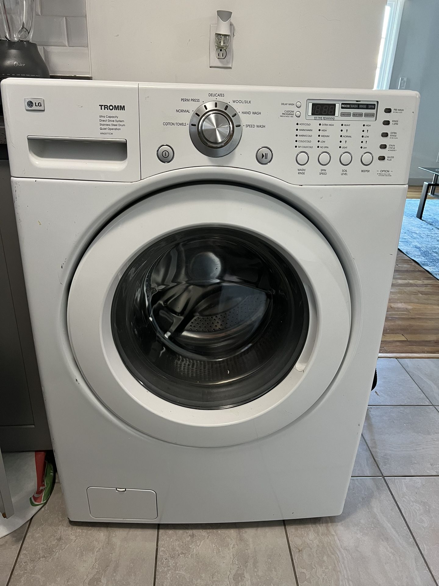 LG TROMM Front Load Washer WM2077CW