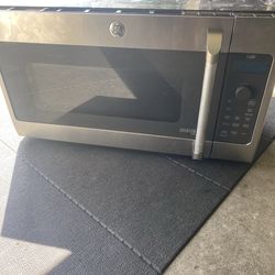 Café Advantium Over the Range Microwave Oven