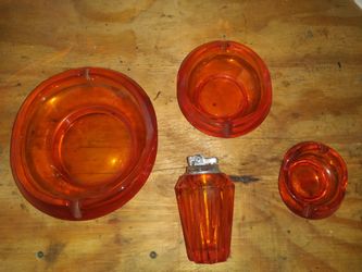 Vintage Ash Tray Set
