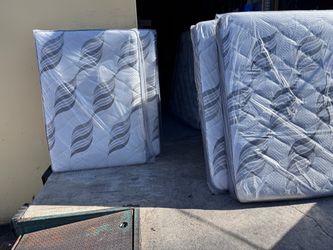 Mattress Warehouse Liquidation!  Thick Comfy Mattresses king $198 Queen $158 Full $148  Twin $98