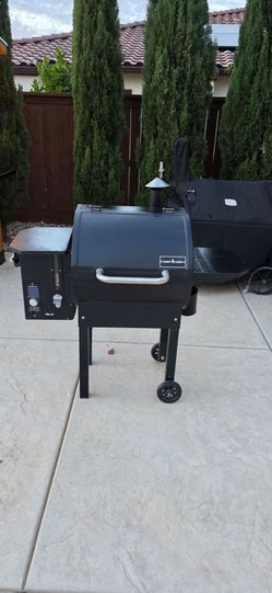 Camp chef DLX 24 pellet grill/smoker