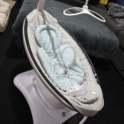 Mamaroo Bassinet 