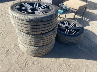 22-inch Tires 305/40/r22