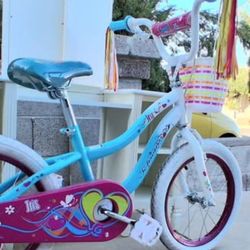 Cute  Schwinn girls’ kids bike –
Comes with a front basket etc...
Please check images for tire size