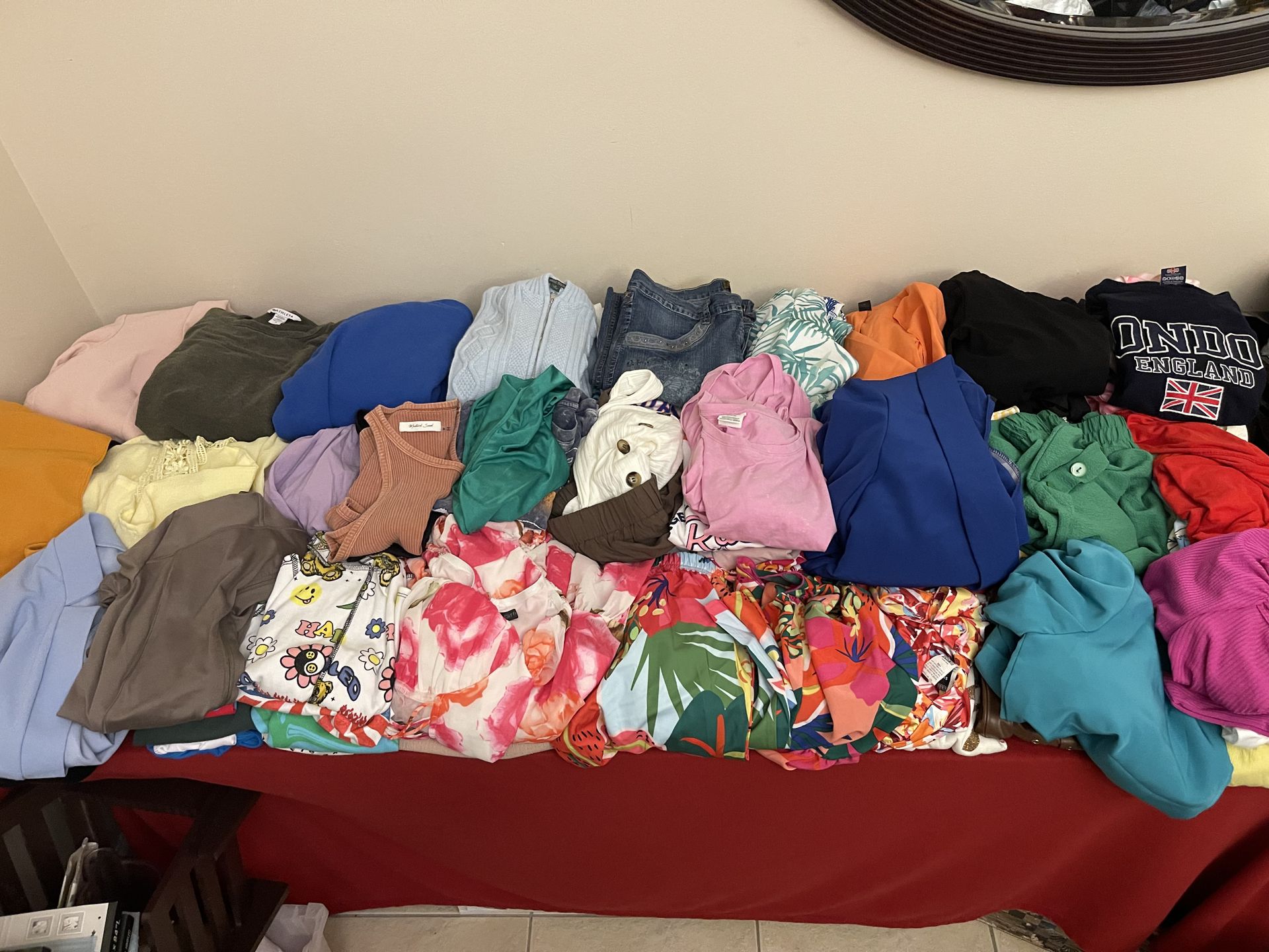 Women’s Clothing Lot (78) Pcs. Size Medium Pants Dresses Shorts Blouses Sweaters Blazers Casual to Dressy