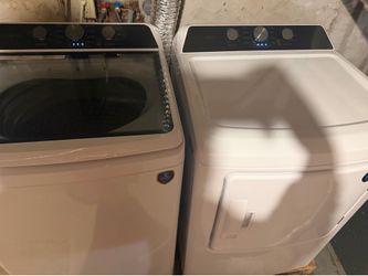 MIDEA WASHER AND DRYER SET