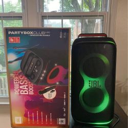 JBL PartyBox Club 120 + Wireless Mic
Bundle + Wired JBL PartyBox Mic 100