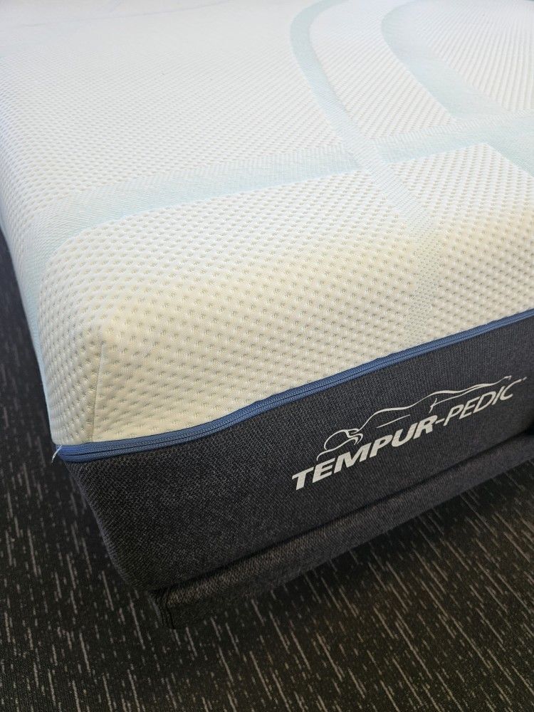 Tempur-Pedic LuxeAdapt 45% Off!!!