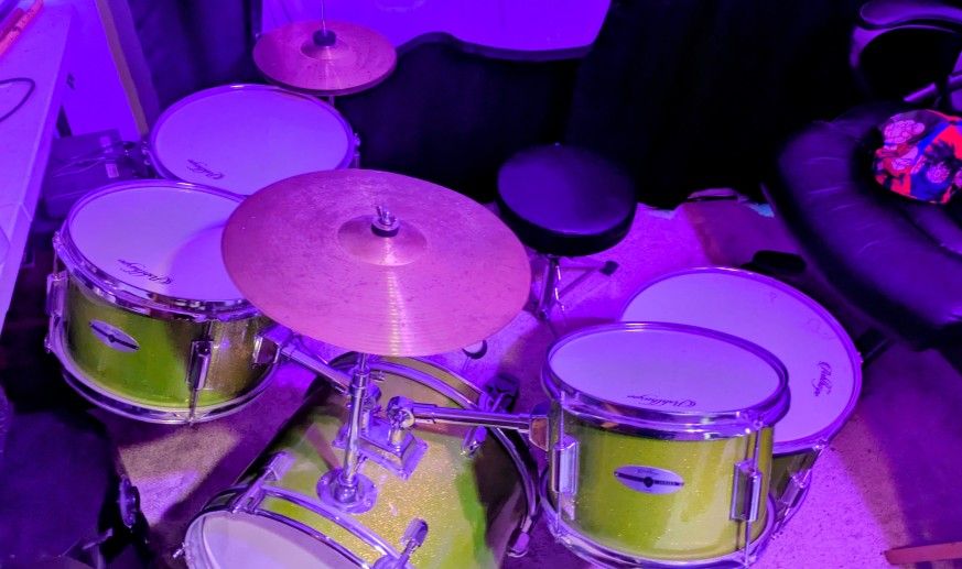 Ashthorpe Jr Series Drum Kit. Real Learners Kit Not A Toy!