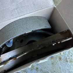 Hyundai 58305-2DF00 OEM Shoe Lining Kit-Rear Brake Part