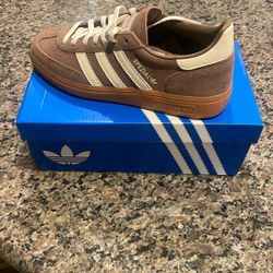 New Adidas Size 6 spezial