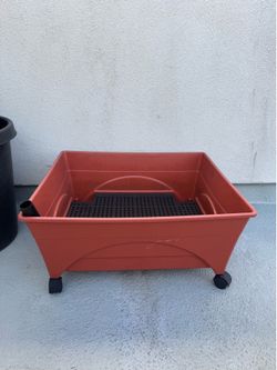 Self watering garden bin