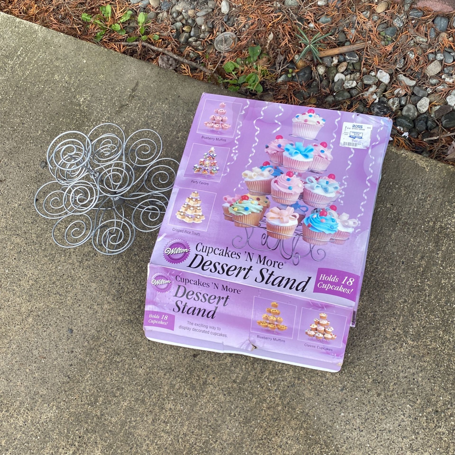 Dessert Stands 2 Of Them One Box And Other Without It Holds 13 And 18
