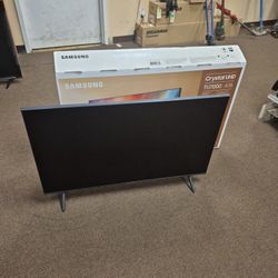 Samsung 43" UHD 4k Smart TV With Remote TU7000 