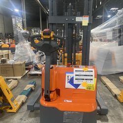 Fully Powered Electric Stacker with Straddle Legs 2640lbs Cap.98 inch