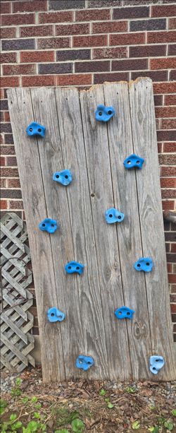 Free climbing wall