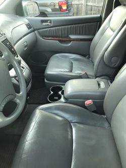 05 Toyota Siena van
