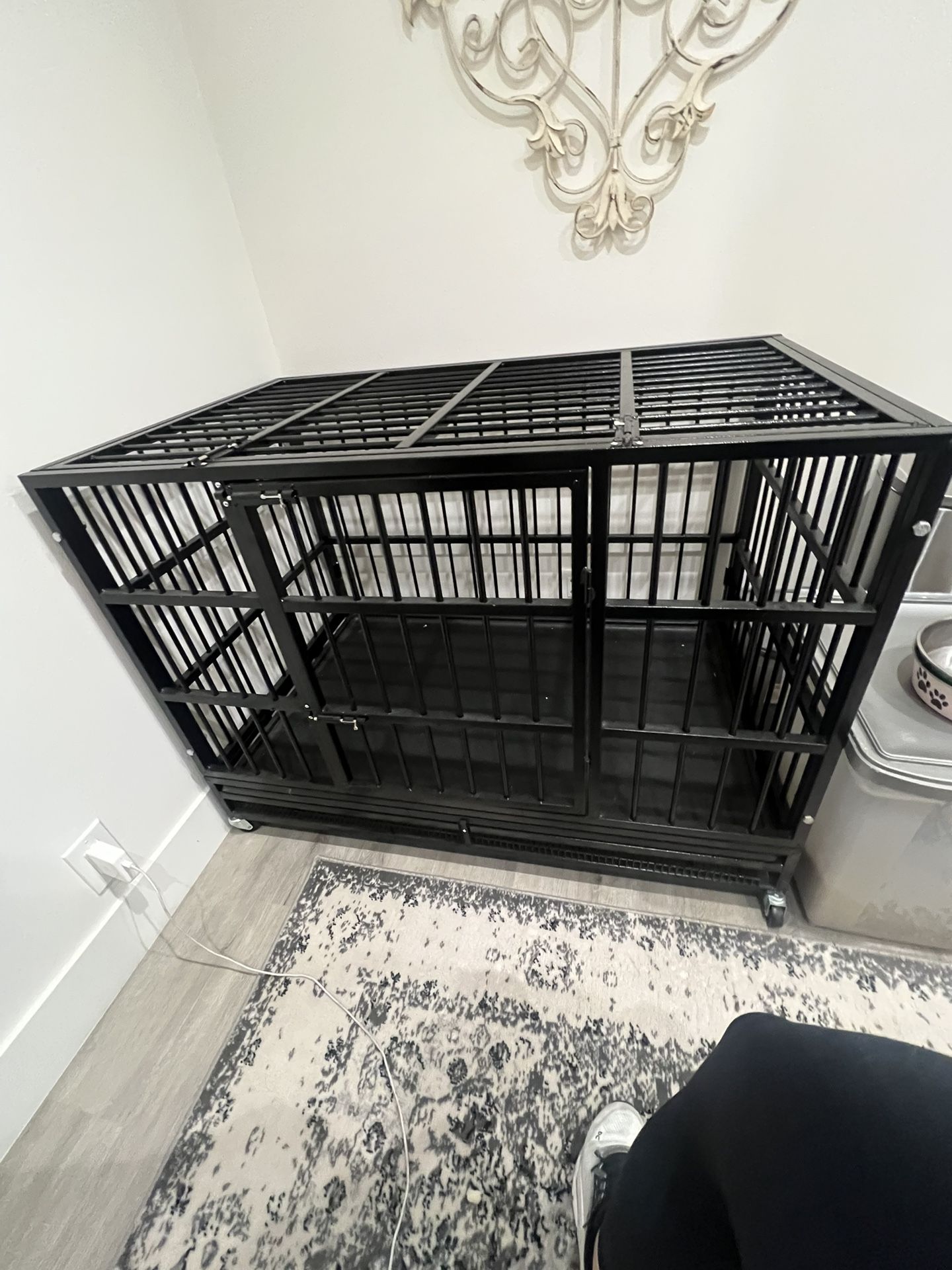 Heavy-Duty LEMBERI Dog Crate — Barely Used! Like New